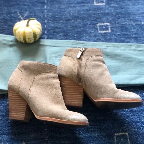 Tan Booties 👢 - Picture 5 of 5